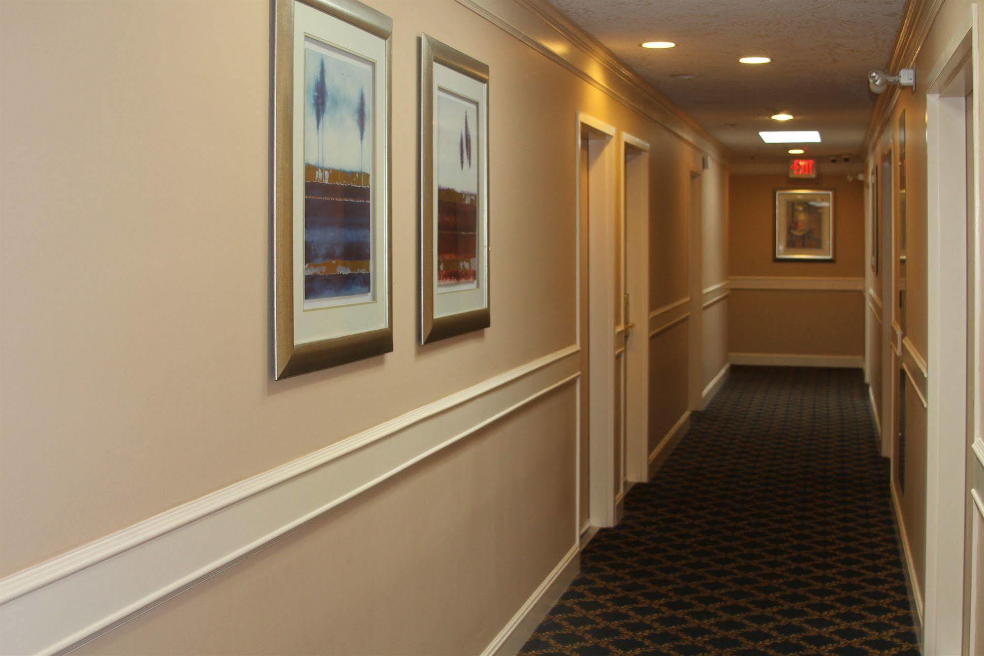 Red Lion Inn And Suites Виктория Экстерьер фото