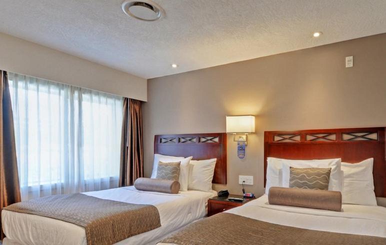 Red Lion Inn And Suites Виктория Экстерьер фото