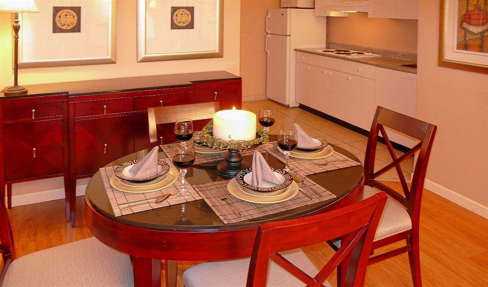 Red Lion Inn And Suites Виктория Ресторан фото